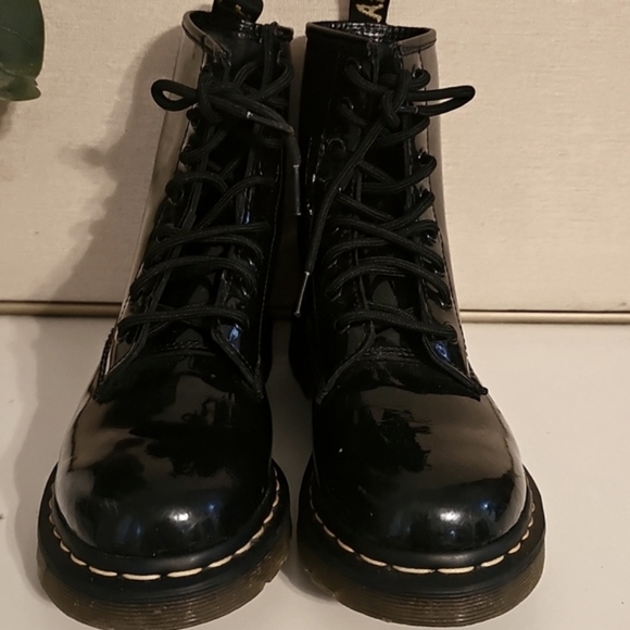 Dr Martens Black Boots Pull On 1460 W Womens Shiny Black Size US 7 - Picture 2 of 11